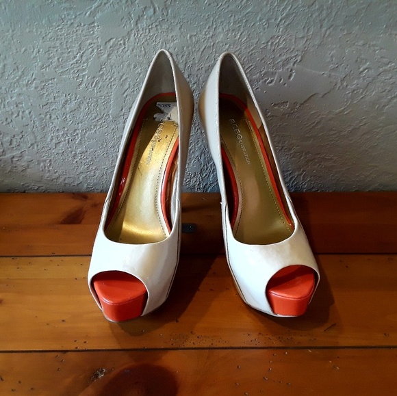 🎉HP🎉 BCBG Heels - Picture 2 of 4